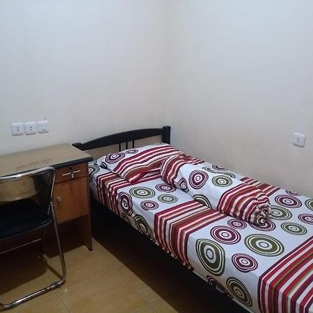 Hotel Danyshom à Cikarang Extérieur photo