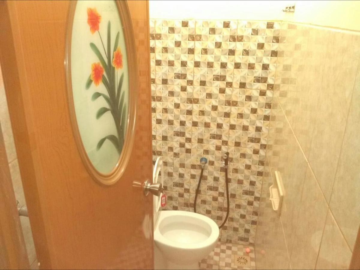 Hotel Danyshom à Cikarang Extérieur photo