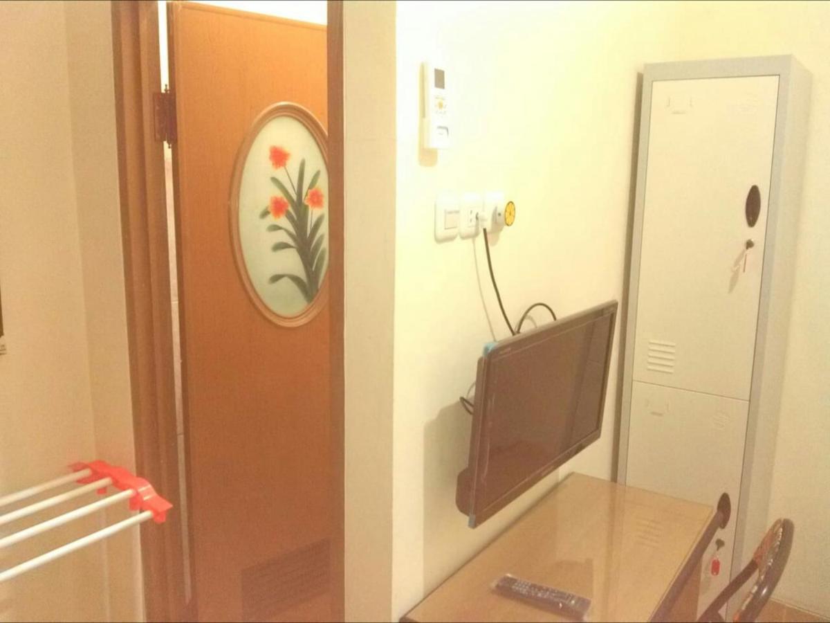 Hotel Danyshom à Cikarang Extérieur photo