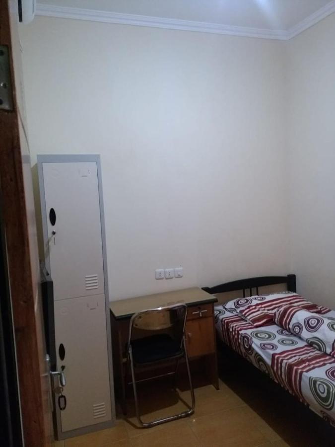Hotel Danyshom à Cikarang Extérieur photo