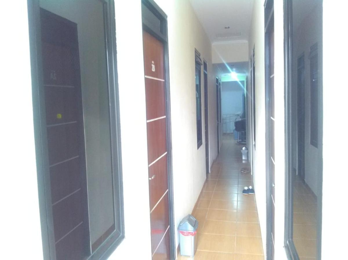 Hotel Danyshom à Cikarang Extérieur photo